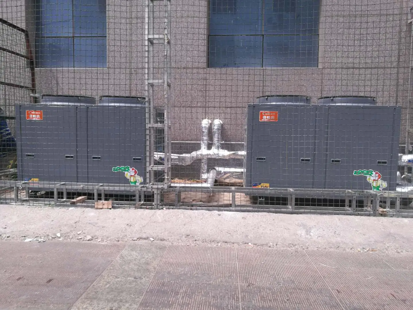 山东明珠怡和国际酒店20P币安交易所地址热水机组配16m³水箱，相比原使用电锅炉热水系统，日节约用电600度。